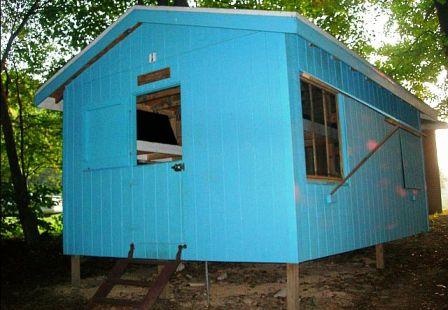 I wasn't kidding about the cabin size.  Good thing snus comes in small cans!