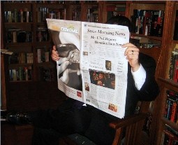 The author reading the Snus Daily News